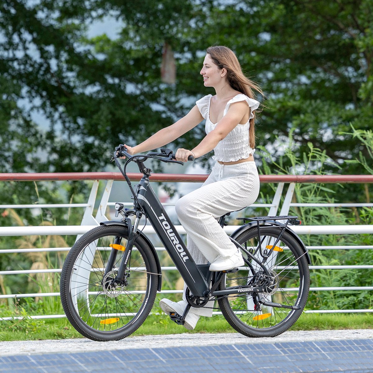 Touroll J1 ST 27.5 inch Trekking Bike with 250W Motor, 36V 15.6Ah Battery, Max 100km Range, 1.8" LCD Display Shimano 7-Speed Disc Brake - Black